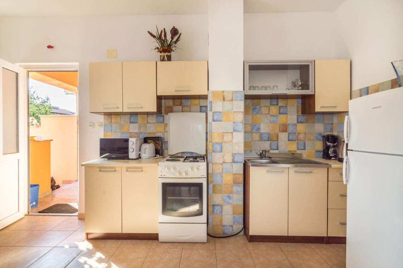 Apartments Safija 1985 Фажана Екстер'єр фото