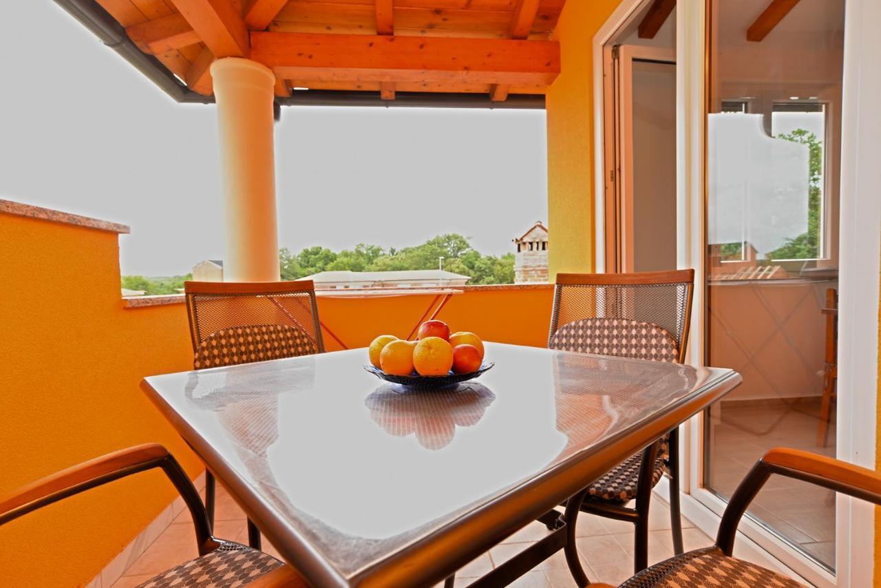 Apartments Safija 1985 Фажана Екстер'єр фото